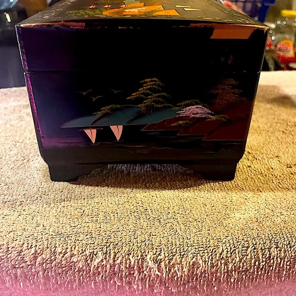 Vintage Japanese Lacquered Music Box - Picture 9 of 10